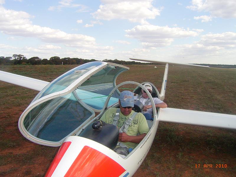 gliding cobar 002.JPG - Unicode